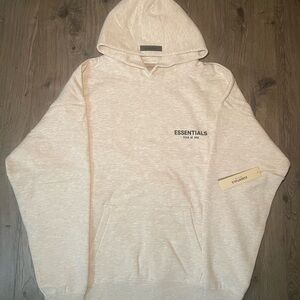 Fear of God Essentials
Oversized Heavyweight Light Grey Light Oatmeal Size L